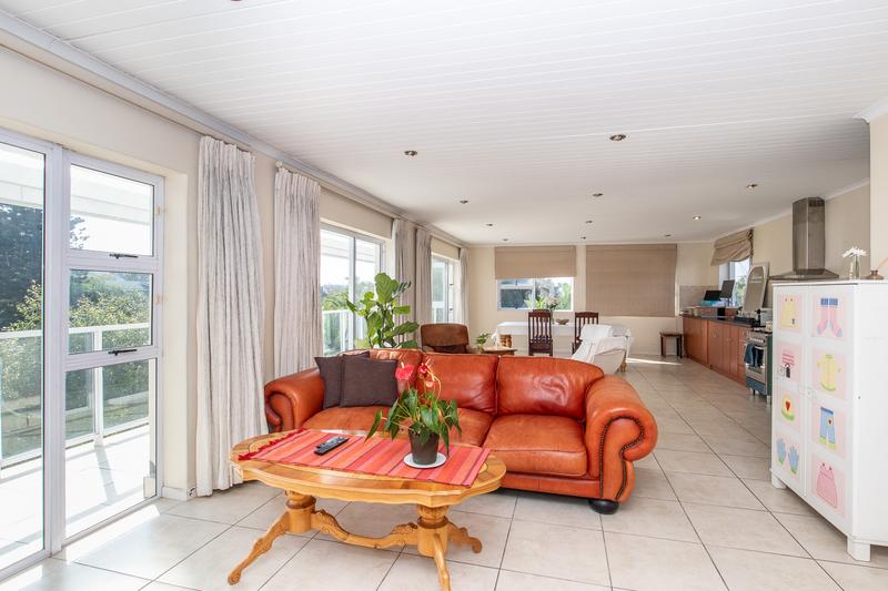 5 Bedroom Property for Sale in Constantia Western Cape